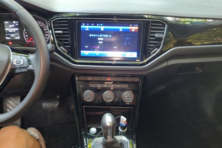 Used Volkswagen T-ROC 2018 280TSI DSG Two-Wheel-Drive Comfort Version China V Standard Audio And AC Panel