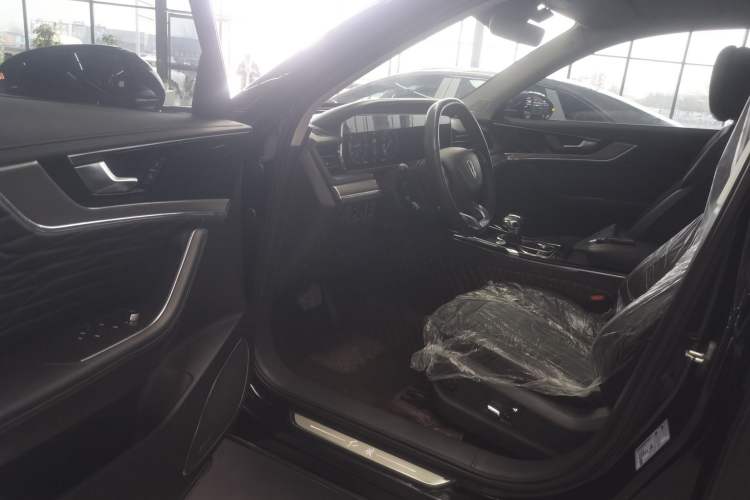 Used Hongqi HS5 2022 Facelifted Version 2.0T Smart Connect Flagship All-Wheel-Drive Edition
