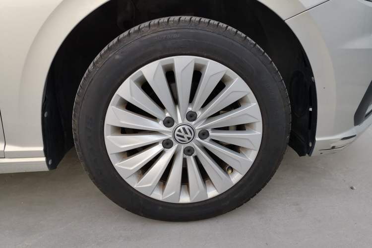 Used Volkswagen Lavida 2018 1.5L Automatic Comfort Edition China V Standard Right Front Wheel Hub
