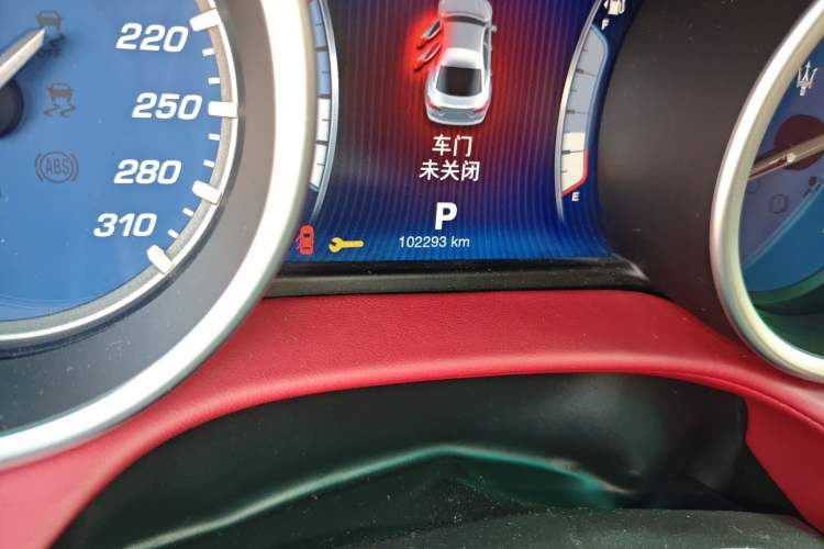 Used Maserati Ghibli 2014 3.0T Standard Edition Odometer Close Up