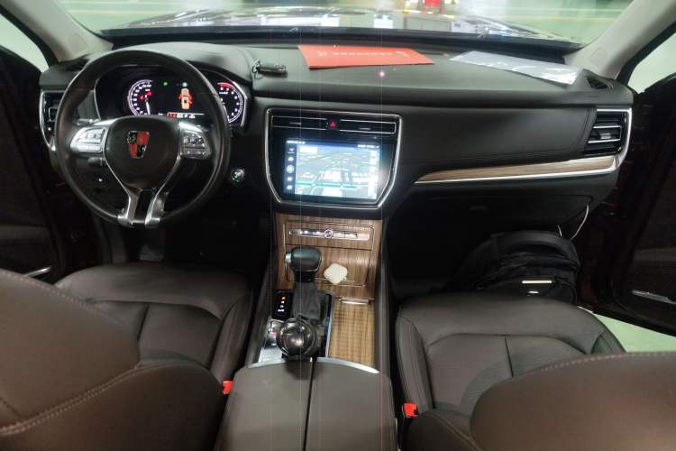 Used Roewe RX8 2018 30T Smart Connectivity Two-Wheel Drive Flagship Edition
