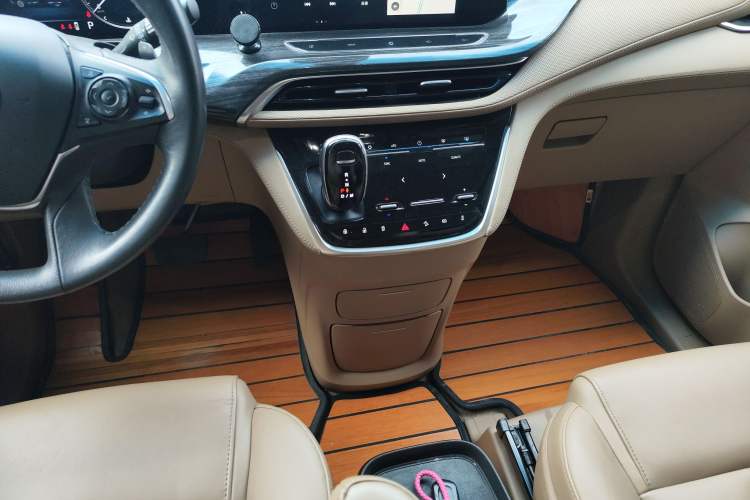 Used Buick GL8 2021 ES Land Cruiser 653T Luxury Edition Gear Lever