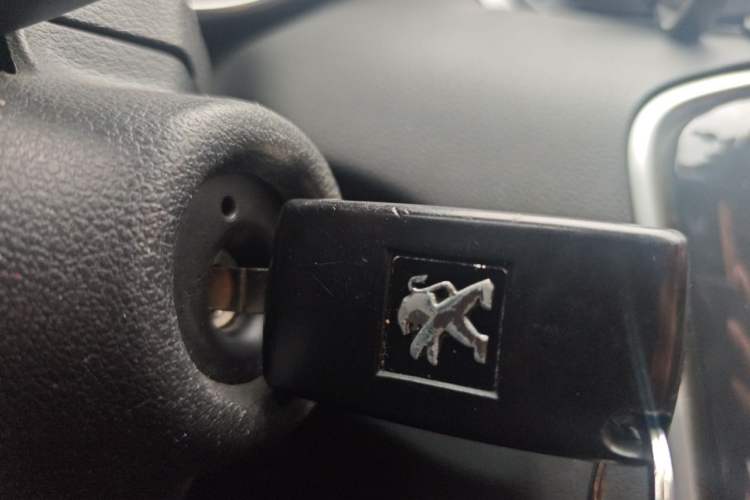 Used Peugeot 308 2014 Enjoy Edition Classic 1.6L Manual Fashion Model