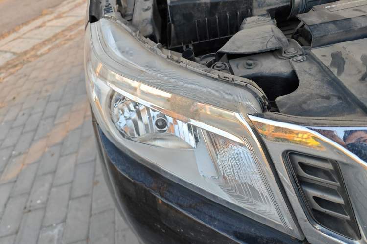 Used Nissan Navara 2017 2.5L Automatic 2WD Luxury Edition QR25
