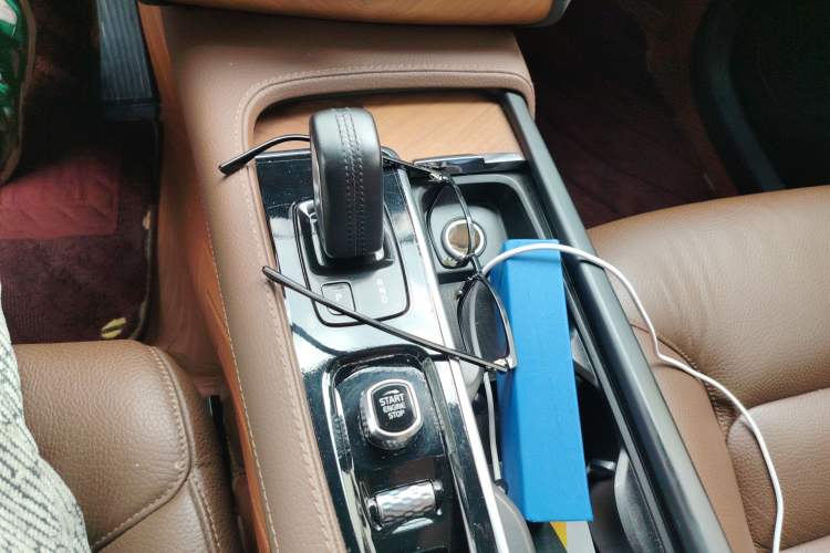 Used Volvo XC90 2021 B5 SmartDrive Luxury Edition 7 Seats Gear Lever