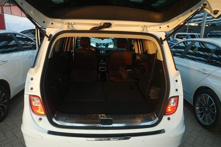 Used Buick GL6 2019 18T 6-Seater Connected Luxury Version China VI Standard
