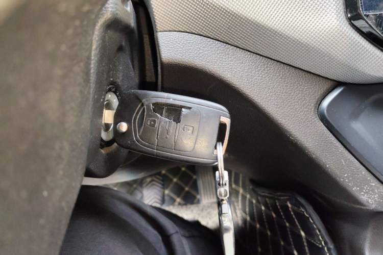 Used Wuling Hongguang 2018 1.5L S Comfort Model L2B Vehicle Key