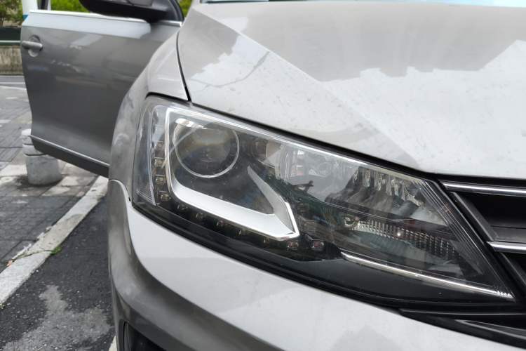 Used Volkswagen Sagitar 2018 280TSI DSG Ignite Edition Right Front Headlight