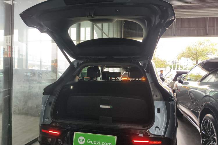 Used Zeekr 7X 2025 100 kWh Long-Range Rear-Wheel Drive with Intelligent Driving Features
