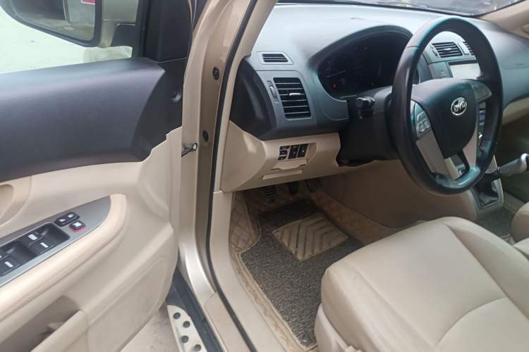 Used BYD S6 2014 2.0L Manual Luxury 5-Seater
