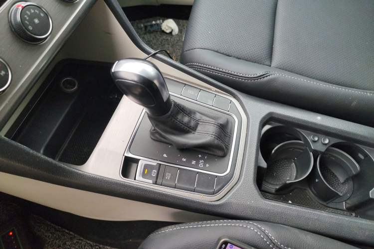 Used Volkswagen Golf Sportsvan 2016 1.6L Automatic Comfort Model Gear Lever