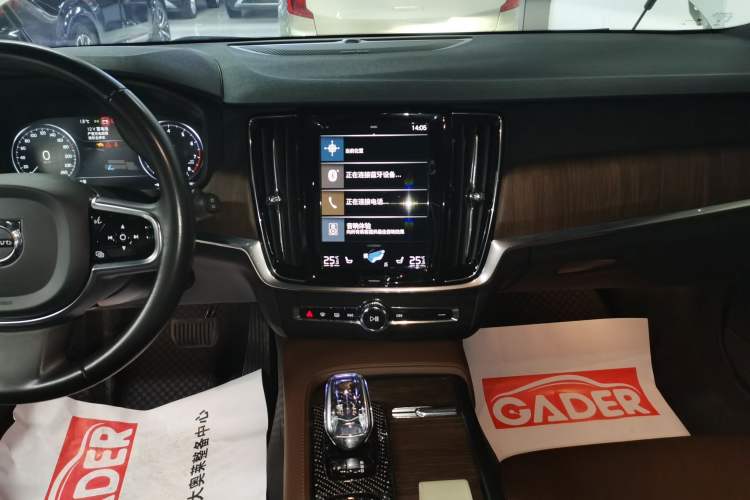 Used Volvo V90 2021 Cross Country B5 AWD Smart Range Edition
