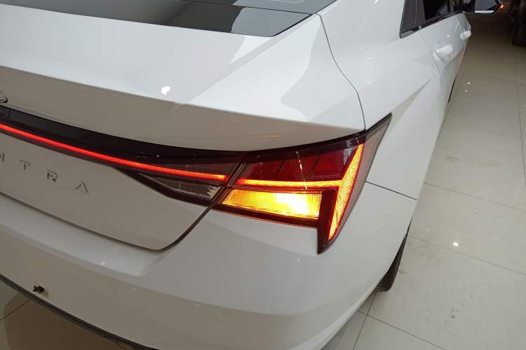Used Hyundai Elantra 2021 1.5L CVT LUX Prestige Edition Right Rear Taillight