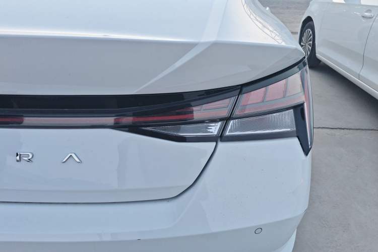 Used Hyundai Elantra 2022 1.5L CVT LUX Prestige Edition
