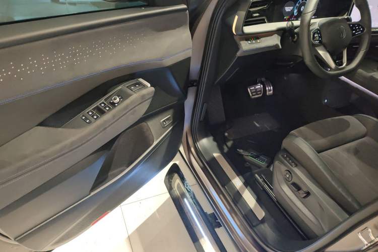 Used Volkswagen Teramont 2025 Tiguan Pro 450TSI Four-Wheel Drive Summit Edition
