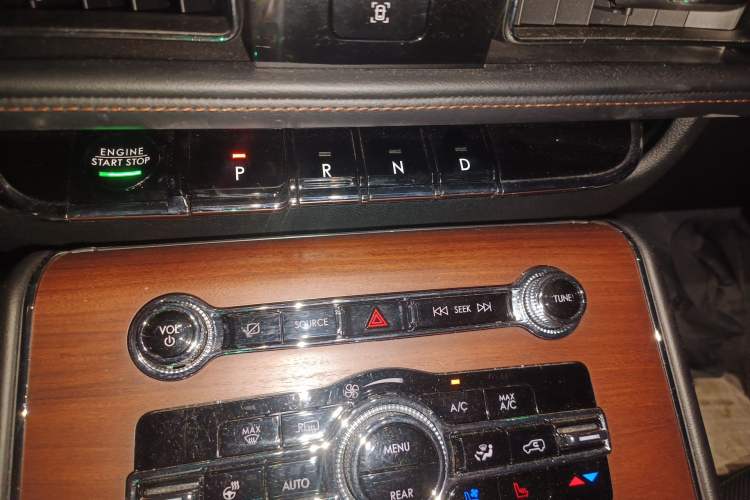 Used Lincoln Aviator 2020 3.0T V6 Four-Wheel Drive Premium Edition Gear Lever