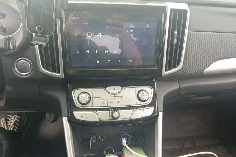 Used Great Wall Poer 2021 2.0T Commercial Version Automatic Diesel Two-Wheel Drive Elite Trim with Long Bed – GW4D20M Audio And AC Panel