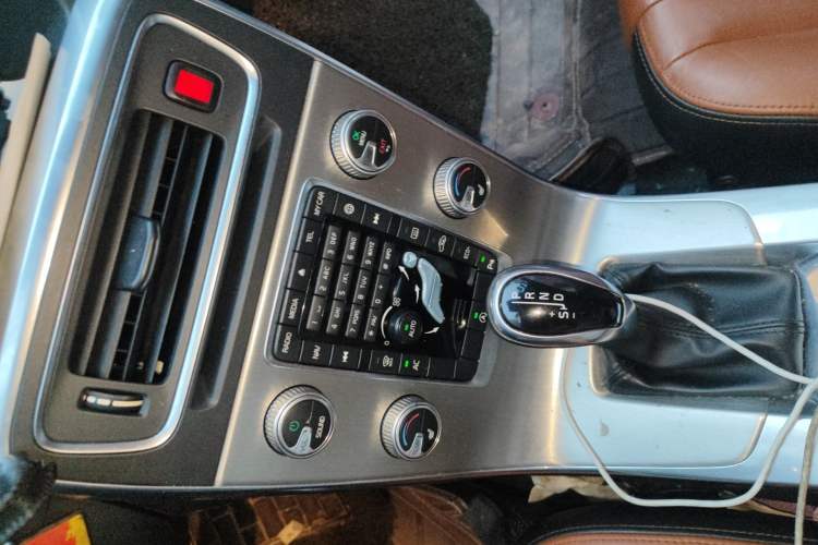 Used Volvo S60 2016 S60L T4 Zhiyuan Edition Gear Lever