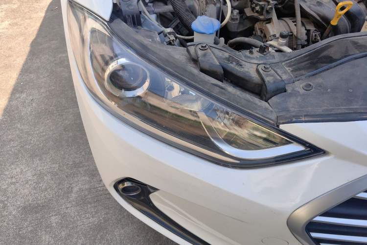 Used Hyundai Elantra (6th Generation / Lingdong) 2016 1.6L Manual ZhiXuan·Youth Edition Right Front Headlight