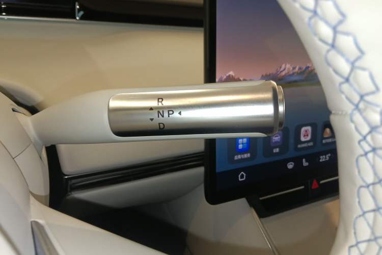 Used Hima Luxeed S7 2025 785 km Ultra Gear Lever