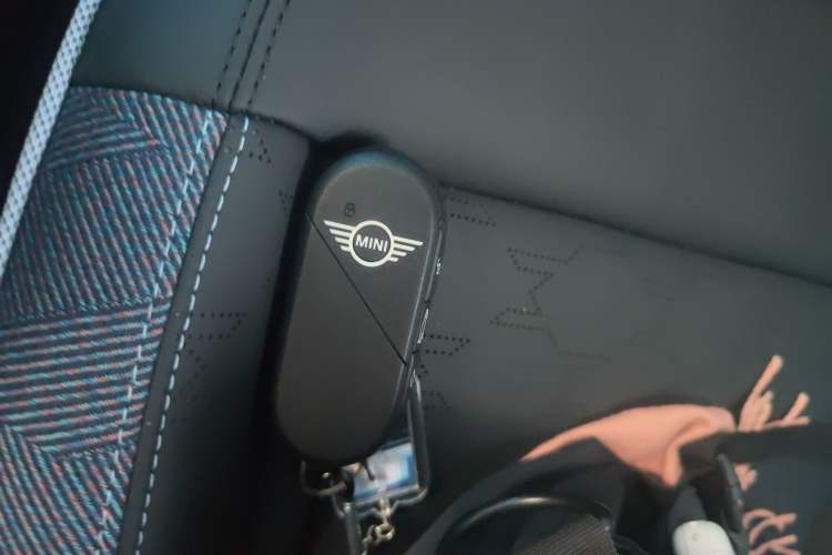 Used MINI Electric COOPER 2024 452km COOPER SE Artist Vehicle Key