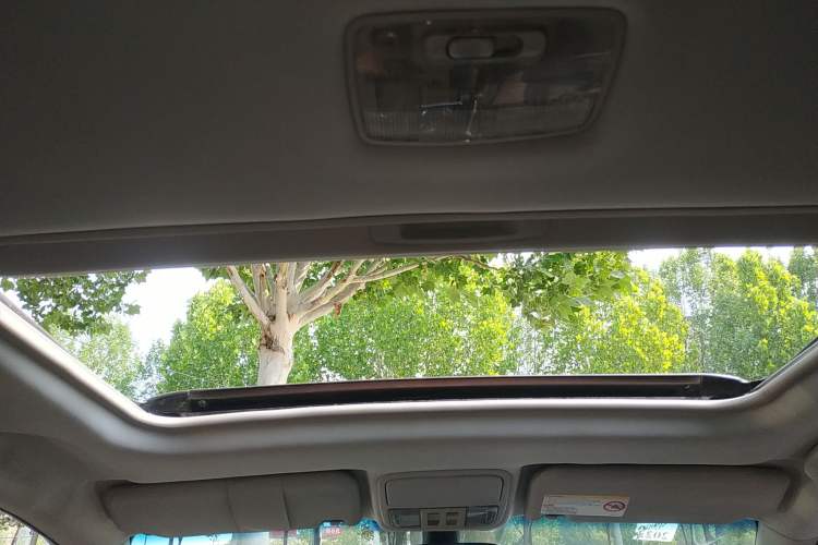 Used JMC Yusheng S350 2016 2.0T Automatic Two-Wheel Drive Gasoline Luxury Version with Sunroof 5 Seats
