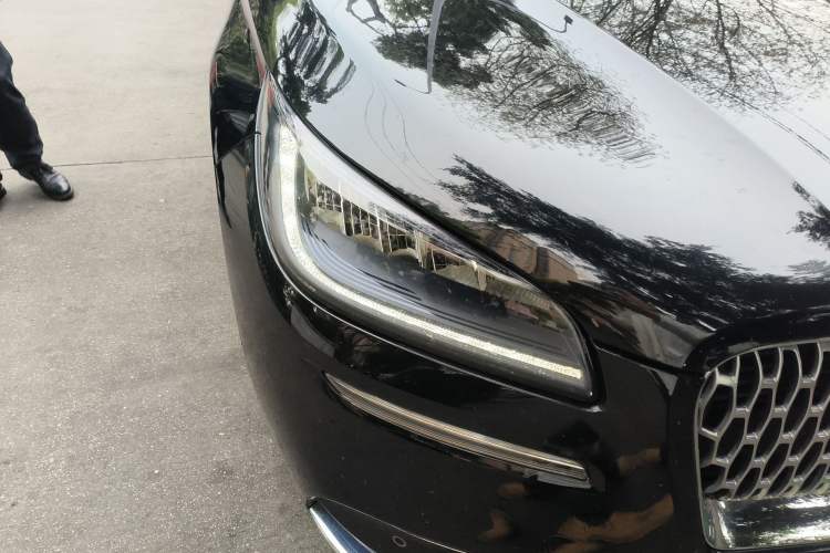 Used Lincoln Corsair 2020 2.0T Two-Wheel Drive Luxury Edition Right Front Headlight