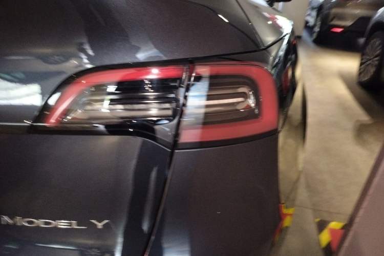 Used Tesla Model Y 2024 Rear-Wheel-Drive Version Right Rear Taillight