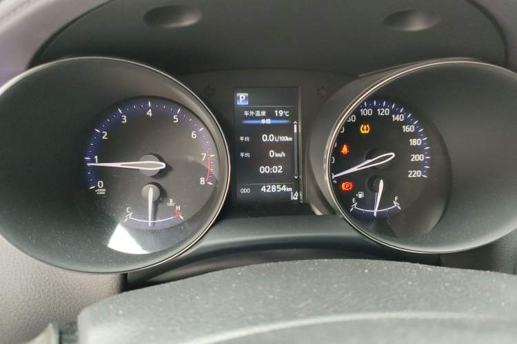 Used Toyota IZOA 2020 2.0L Yichi Version
