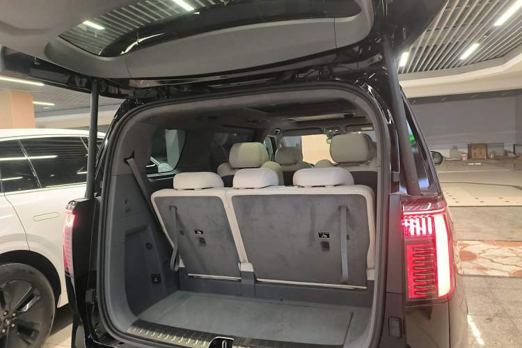 Used Zeekr 009 2024 7-Seater Walk-Through Version Four-Wheel Drive 108 kWh