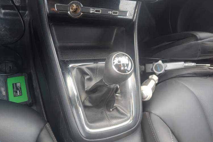 Used Roewe i5 2020 1.5L Manual 4G Connect Leehao Flagship Edition Gear Lever