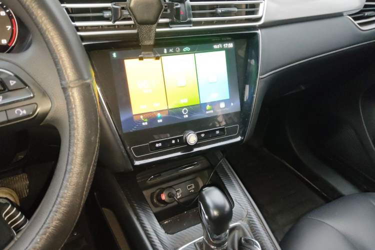 Used Roewe i5 2019 1.5L Automatic 4G Connected Linghao Flagship Edition Audio And AC Panel
