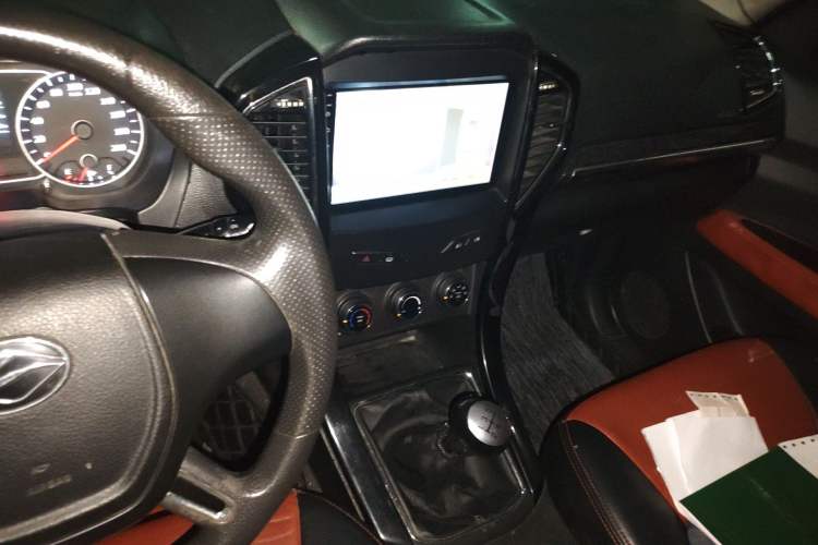 Used Land X8 2015 Explorer Edition 2.0T Diesel 4x4 Luxury Model Audio And AC Panel