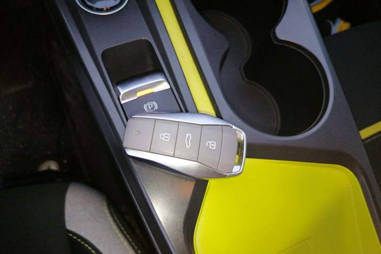 Used SOL E10X 2021 302 km Range Fashion Edition 31.4 kWh