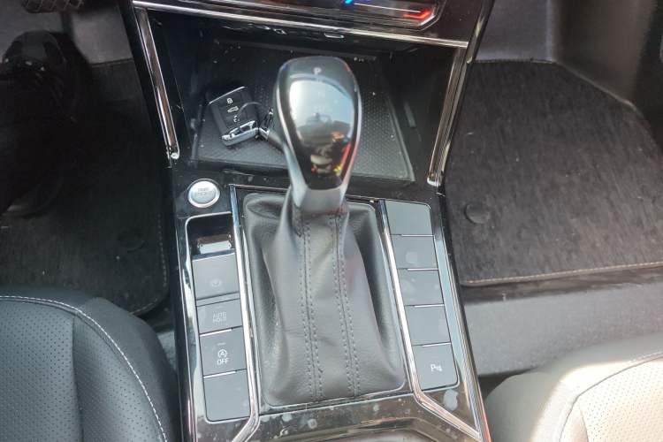 Used Volkswagen Passat 2024 330TSI Starry Elite Edition Gear Lever