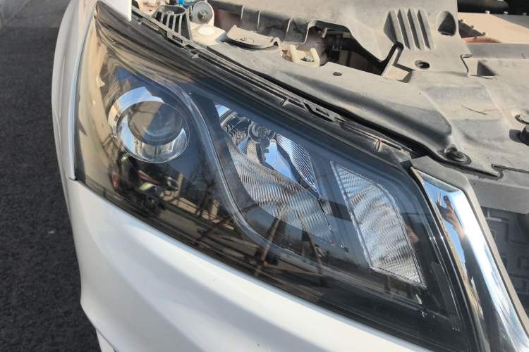 Used Geely Auto Emgrand New Energy 2017 EV300 Elite Model Right Front Headlight
