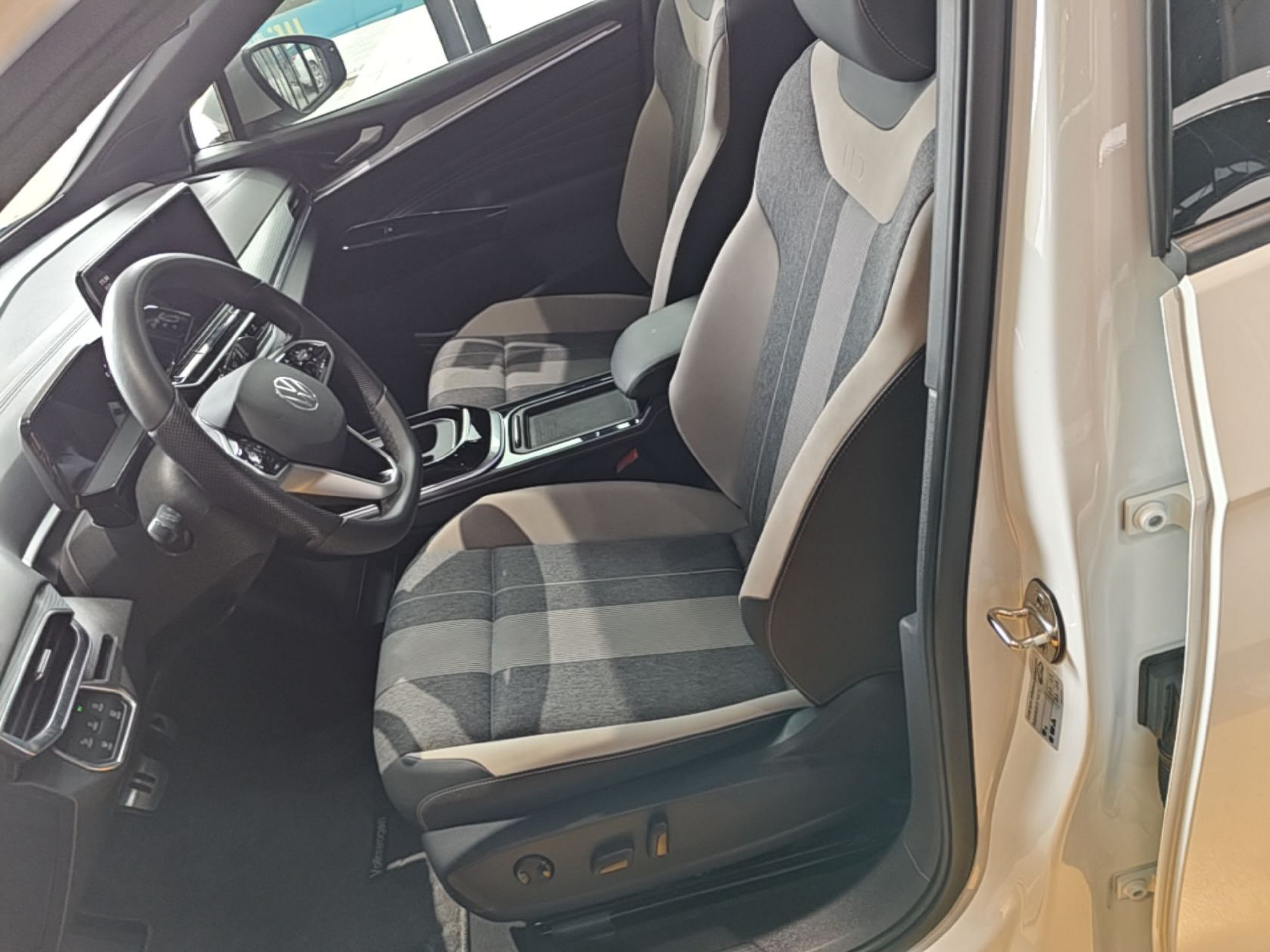Vordere Reihe im Auto