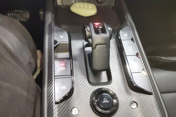 Used Haval Raptor New Energy 2024 Hi4 145 Cross-Over Edition Gear Lever