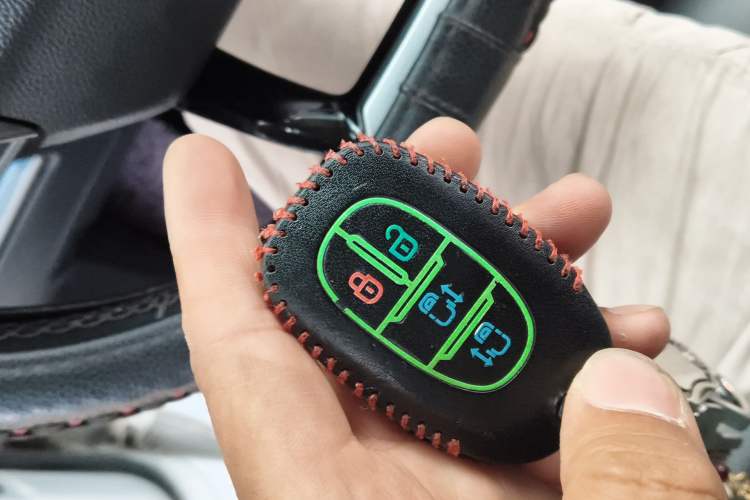 Used SAIC MAXUS G50 2019 1.5T First Edition Automatic Luxury Version 6 Seats Vehicle Key