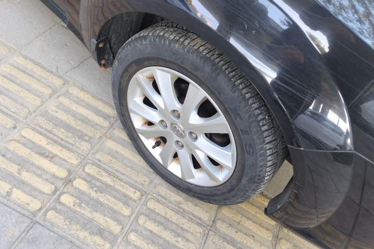 Used Buick Excelle 2013 1.5L Manual Luxury Model
