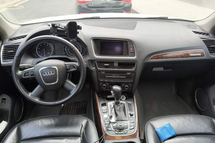 Used Audi Q5 2012 2.0TFSI Comfort Version Center Console