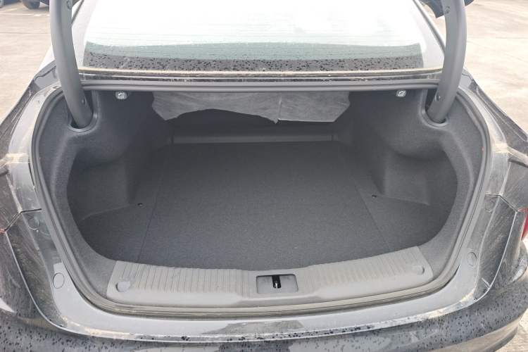 Used Hongqi H5 PHEV 2025 170 Super Hybrid Version Trunk