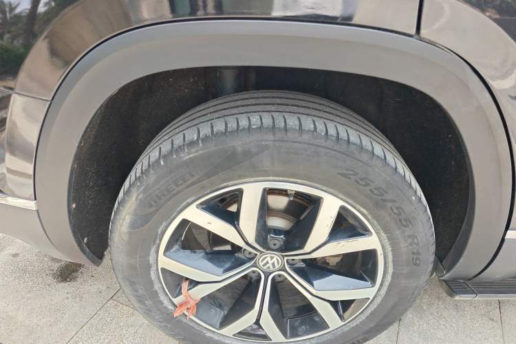 Used Volkswagen Teramont 2020 Revised Version 380TSI Four-Wheel Drive Luxury Edition Right Rear Wheel Hub