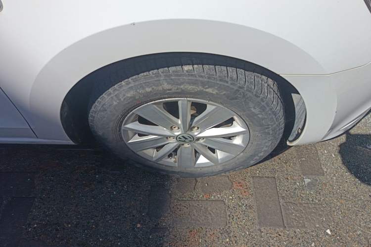 Used Volkswagen Jetta 2015 1.6L Manual Fashion Edition Right Front Wheel Hub