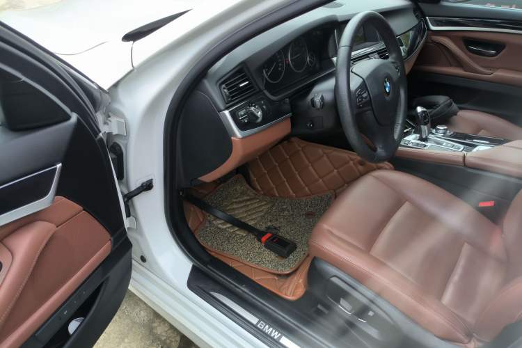 Used BMW 5 Series 2015 520i Elegant Edition
