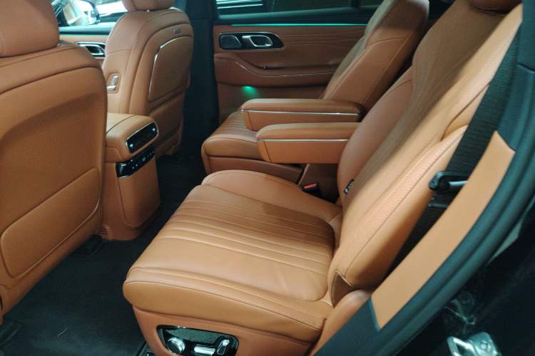 Used Geely Galaxy M9 2025 Model 210km Four-Wheel-Drive Leading Edition
