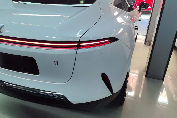 Used Avatr 11 2023 Harmony 90-degree Rear-wheel Drive Edition Exterior 6