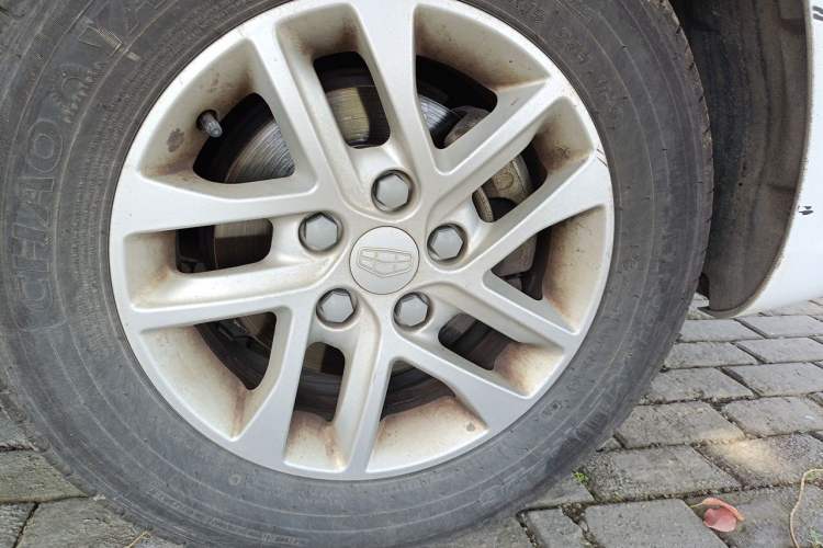 Used Geely Auto Emgrand 2014 Hatchback 1.5L Manual Fashion Edition