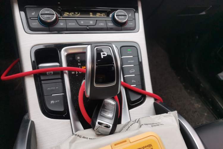 Used Geely Auto Emgrand X7 Sport 2020 1.8TD DCT Two-Wheel Drive Smart Connect 4G-Enabled Version