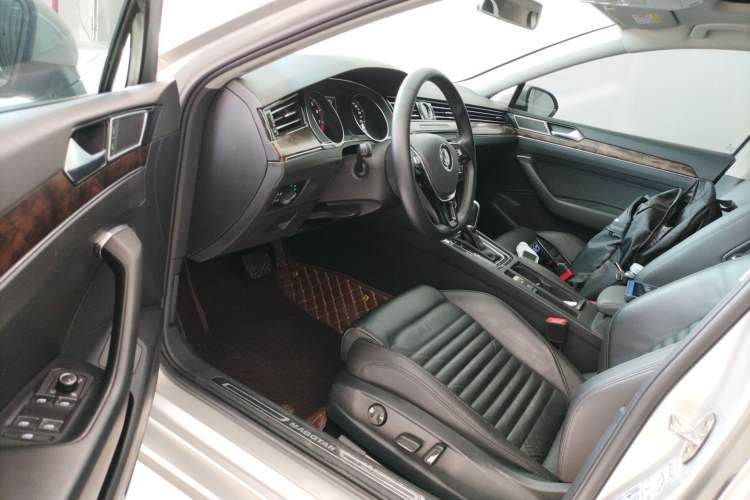 Used Volkswagen Magotan 2019 330TSI DSG Leading Model China VI Standard